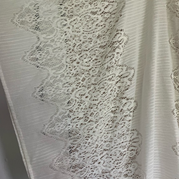 Handmade white coverup - Picture 2 of 4